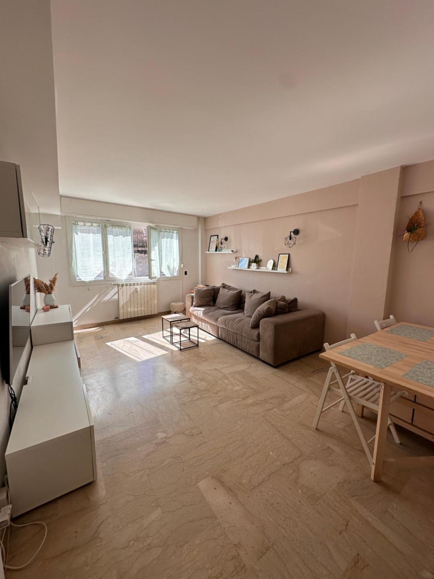 Spacieux Deux Pieces Apartment *